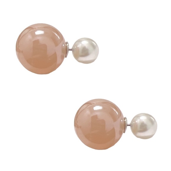 CÄRA • Elegant Pearl & Peach Reversible Stud Earrings - Picture 2 of 4